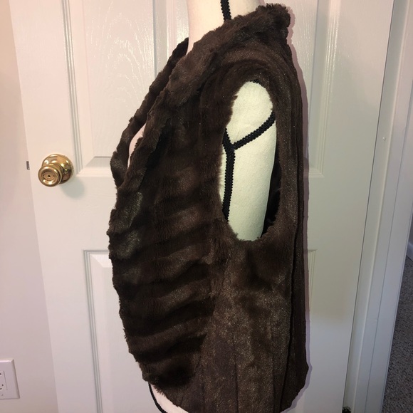 Faux Fur Vest - Picture 3 of 5
